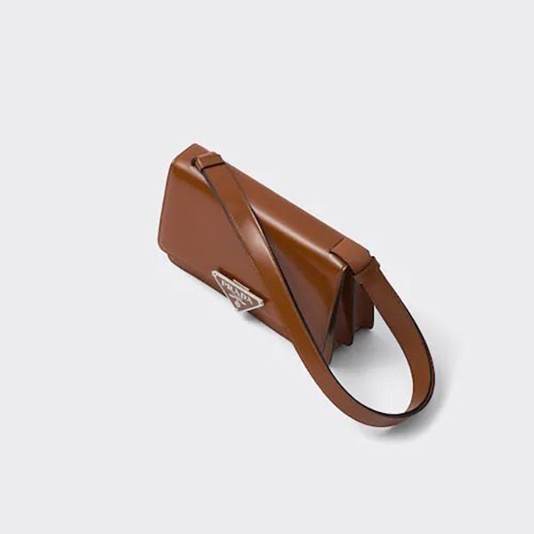 人気プラダ コピー エンブレムブラッシュドレザー バッグ 1BD321_ZO6_F02SB_V_OTO